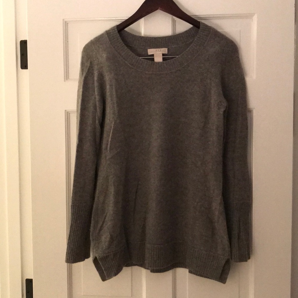 Cashmere grey sweater